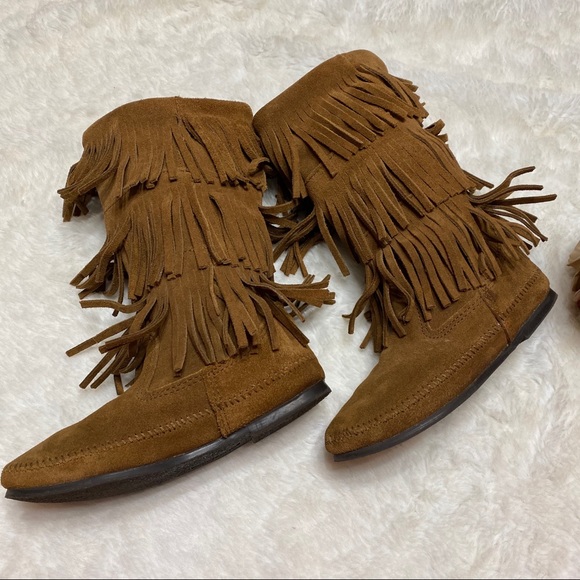 Minnetonka Calf Hi 3-Layer Fringe Boot Size 8 - Picture 3 of 6